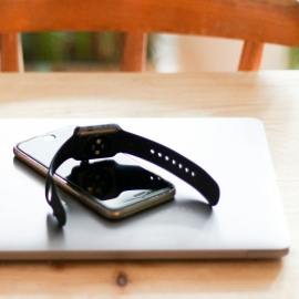 探索PUR聚氨酯热熔胶R3100 Series在智能手表组装中的卓越应用