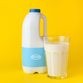 德渊携手澳洲最大标签制造商,共同开发牛奶瓶洁净回收贴标胶 ,打造塑料循环经济新模式